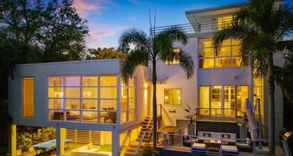 Tampa's #1 Rated Private 1 Acre Luxury Estate- Stunning Pool Spa-Best Location!