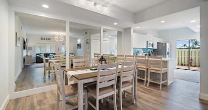 Newly Redone and furnished 2/2 condo that is walking distance to the beach