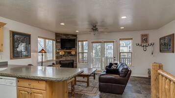 Smart TV, fireplace, DVD player, table tennis