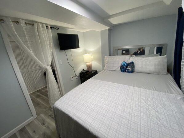 2 bedrooms, in-room safe, desk, iron/ironing board