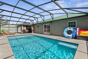 Outdoor pool, a heated pool - ☀️Stylish , yet cozy home with heated pool and HOT TUB in Palm Coast Florida!☀️ (Palm Coast)