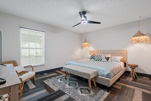 3 bedrooms, iron/ironing board, travel crib, free WiFi - ☀️Stylish , yet cozy home with heated pool and HOT TUB in Palm Coast Florida!☀️ (Palm Coast)