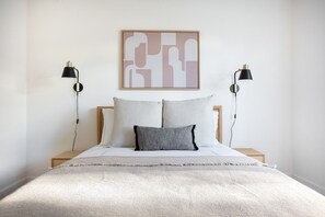 2 bedrooms, iron/ironing board, WiFi, bed sheets - Airy Porter Square 2BR w/ W/D, Elevator, by Davis Station (Cambridge)