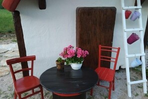 Outdoor dining - Immaculate 2-Bed Cottage near Krka Waterfalls (Rupe)