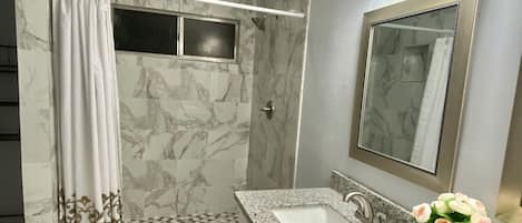 Combined shower/bathtub, hair dryer, towels, soap