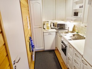 Jääkaappi, mikroaaltouuni, astianpesukone