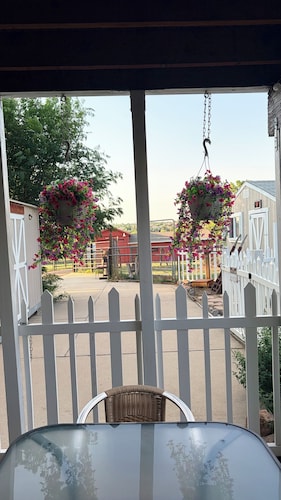 Country Living for Grandparents, Travel Nurses and Execs!