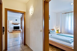 2 slaapkamers, een strijkplank/strijkijzer, gratis wifi, beddengoed