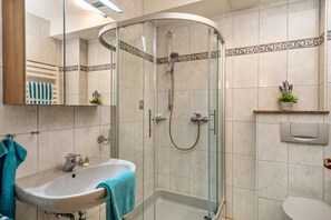 Shower, hair dryer, towels