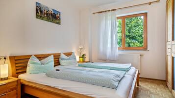 2 slaapkamers, een strijkplank/strijkijzer, gratis wifi, beddengoed