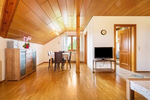 Dining - Comfortable vacation apartment 85 m² with private terrace (Gornhofen / Ravensburg)