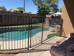 Alberca al aire libre y alberca climatizada