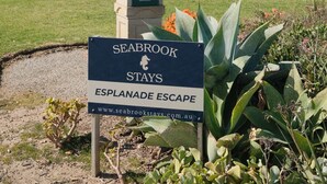 Exterior detail - Esplanade Escape, Beachfront, Whale Watching, Surf (Middleton)