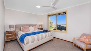Room - Esplanade Escape, Beachfront, Whale Watching, Surf (Middleton)