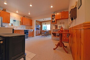 Interior - Priest Lake Waterfront Cabin (Nordman)
