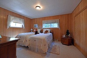 3 bedrooms, iron/ironing board, free WiFi, bed sheets - Priest Lake Waterfront Cabin (Nordman)