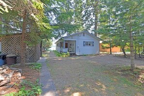 Exterior - Priest Lake Waterfront Cabin (Nordman)
