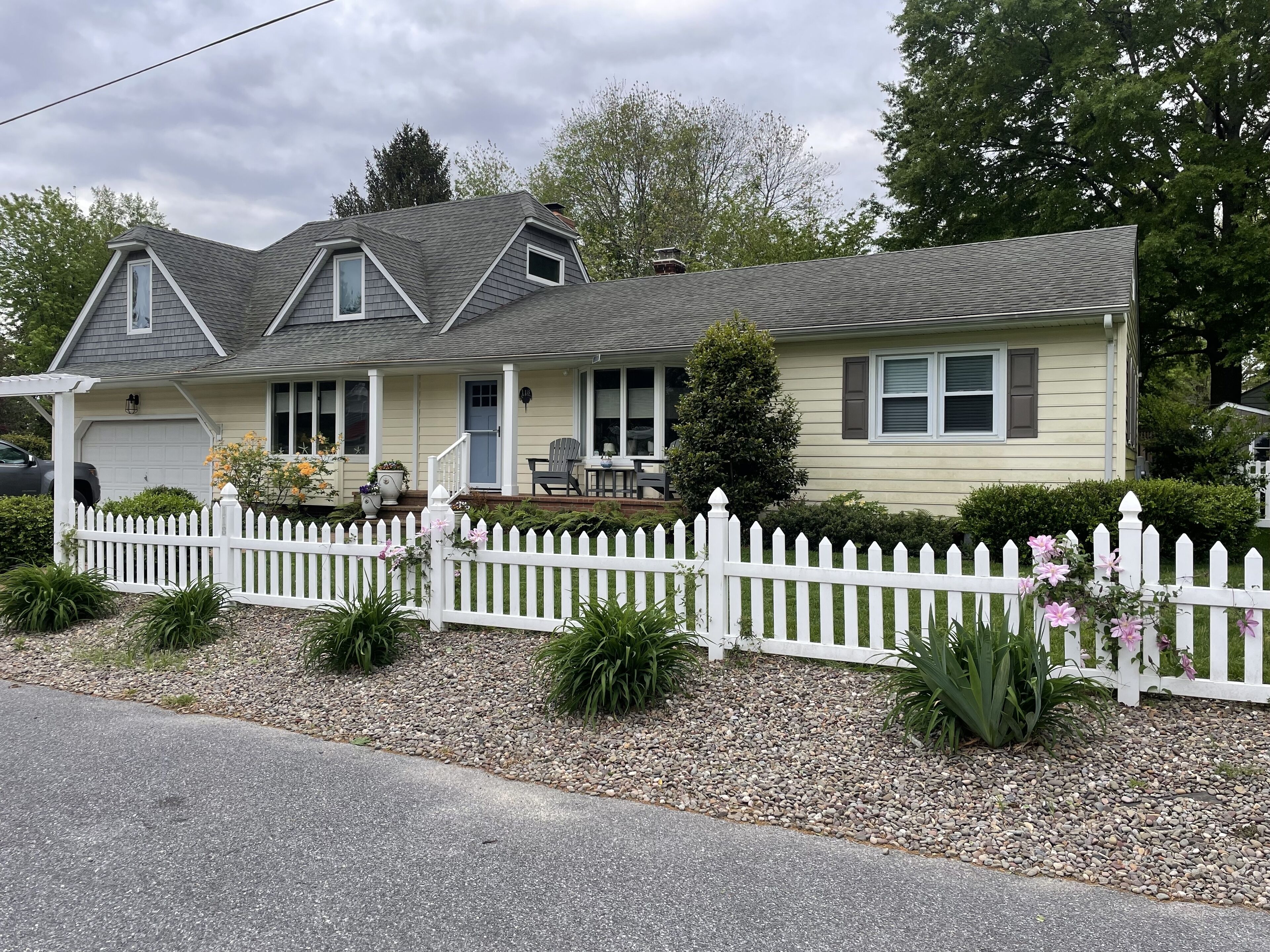 Newly renovated and furnished home in Historic Lewes just a mile walk to beach!