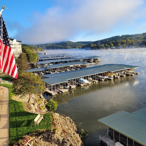 Relaxing on the Big Niangua
3BR w/Loft - 6 Beds