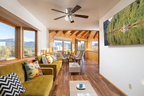 Smart TV, fireplace