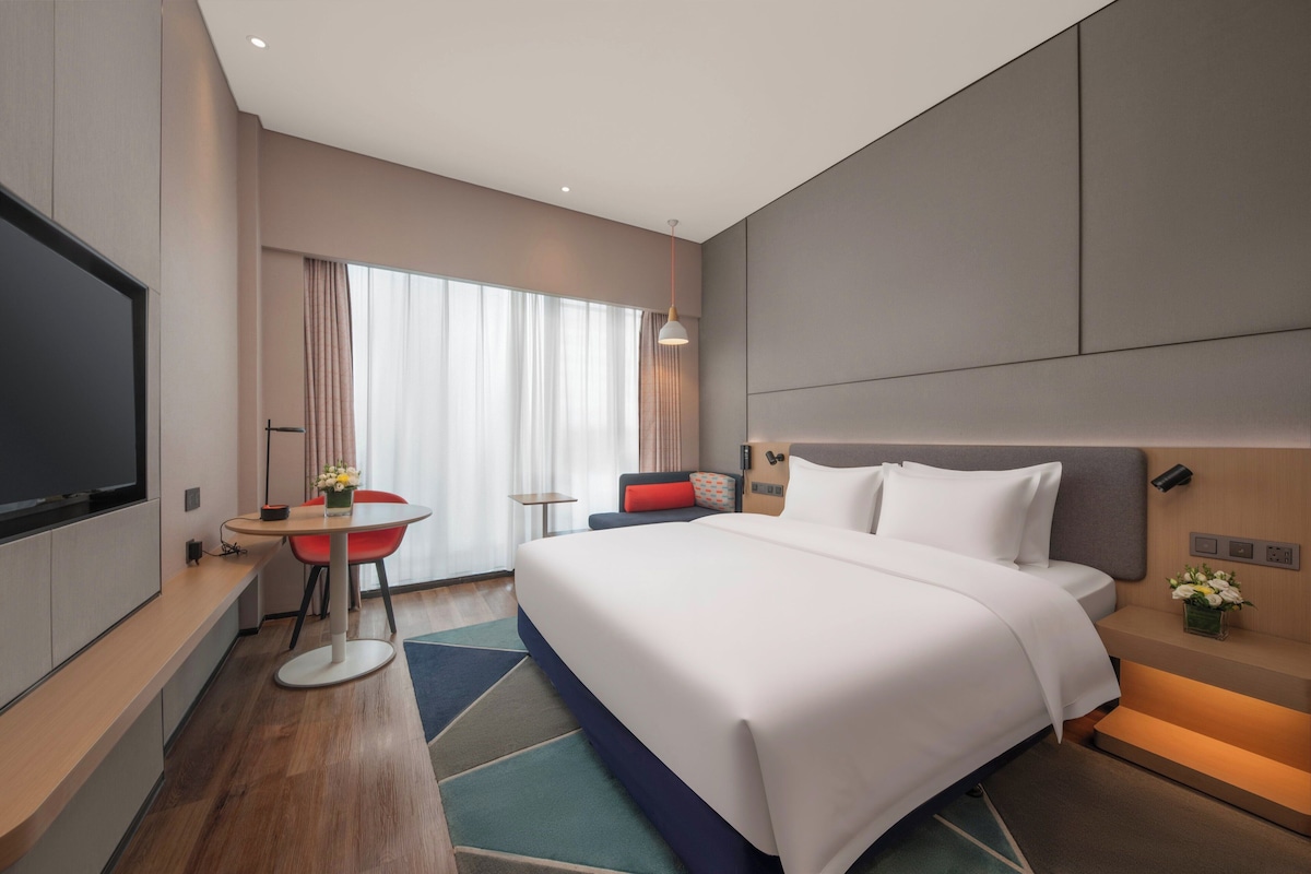 Standaard kamer, 1 kingsize bed | Luxe beddengoed, donsdekens, pillowtop-bedden, een kluis op de kamer