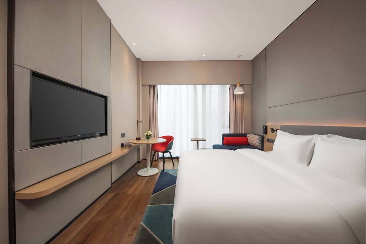 1 King Bed Standard