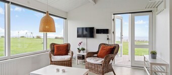 Charming 2-bedroom 12H Ocean Retreat, Summerhouse