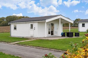 House | Exterior - Charming 2-bedroom 12H Ocean Retreat, Summerhouse (Middelfart)