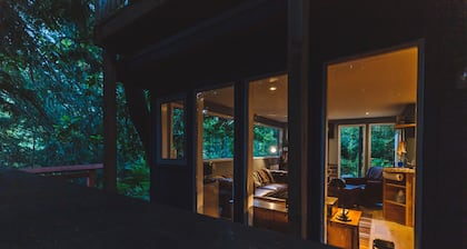 Bright, Modern Guest House @ Ferngully