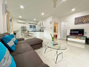Familienvilla, 2 Schlafzimmer, Nichtraucher, eigener Pool | Wohnzimmer