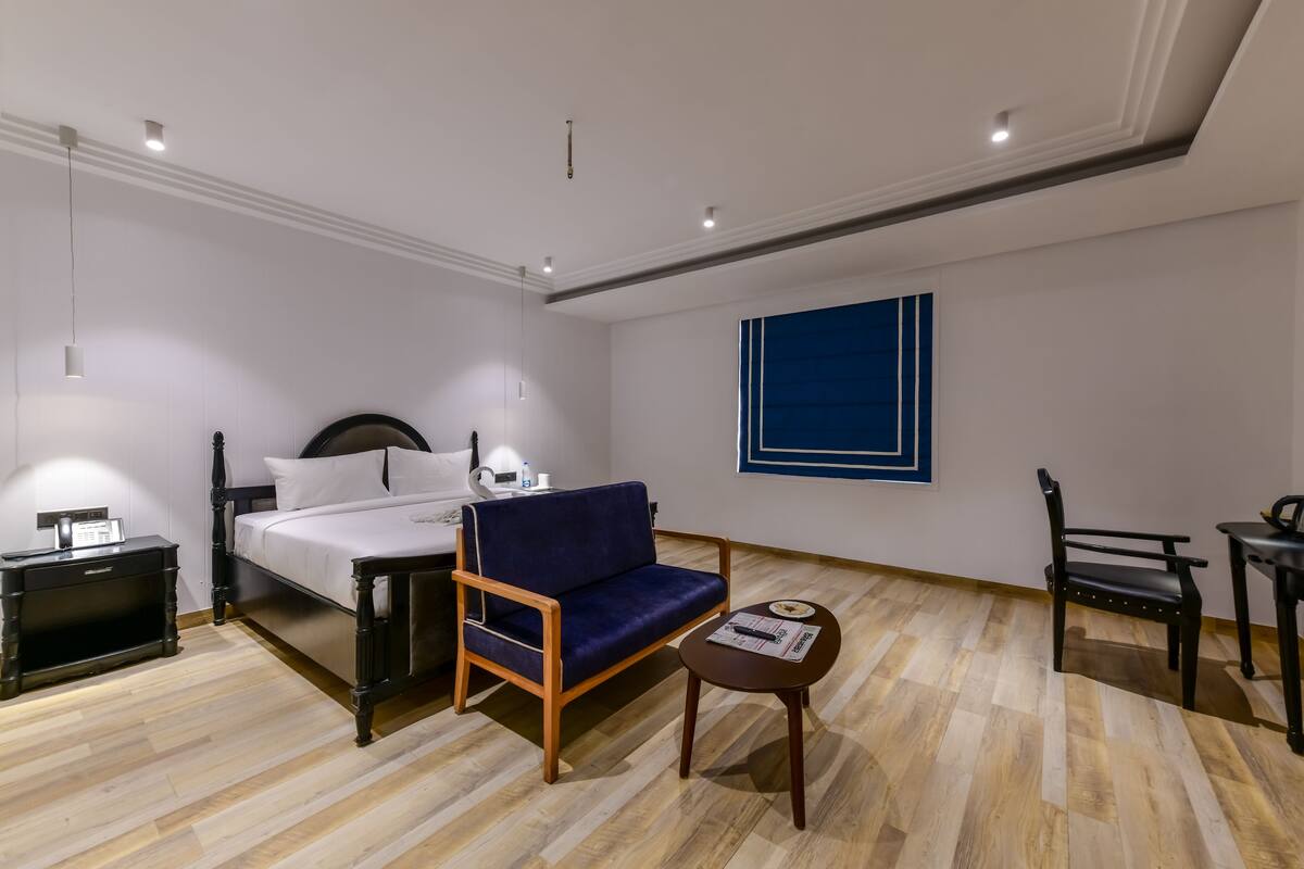 In-room safe, desk, soundproofing, iron/ironing board
