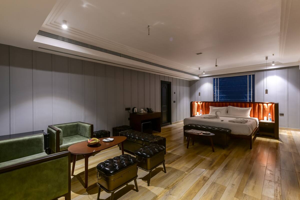 In-room safe, desk, soundproofing, iron/ironing board