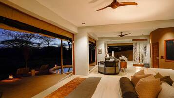 Suite | 1 bedroom, in-room safe, bed sheets