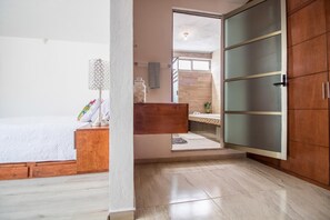 3 chambres, fer et planche à repasser, Wi-Fi, draps fournis