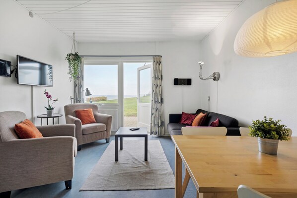 Living area - Beachfront Apartment D, 2 Bedrooms, Free Parking (Middelfart)