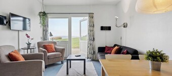 Beachfront Apartment D, 2 Bedrooms, Free Parking