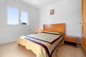 6 bedrooms, iron/ironing board, free WiFi