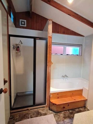 Bathtub, toilet paper