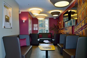 Lobby - B&B Hotel Düsseldorf-city (Düsseldorf)