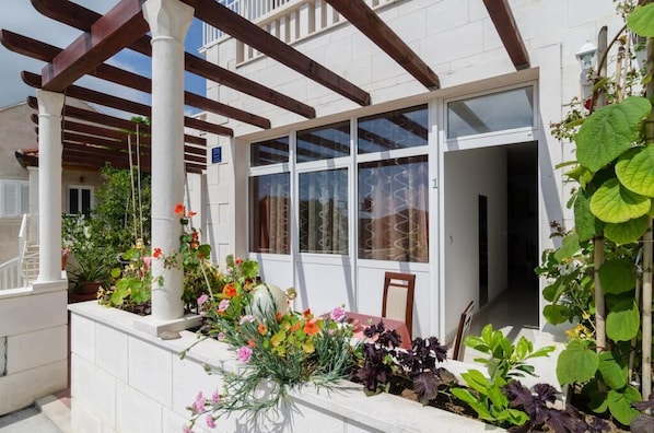 Apartment (Comfort One Bedroom Apartment with Te) | Exterior