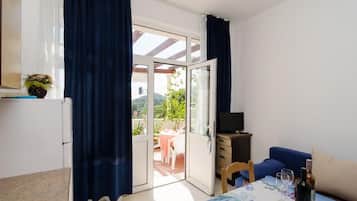 Apartment (Superior One Bedroom Apartment with T) | Living room | Flat-screen TV