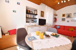 Apartment (Comfort Duplex One Bedroom Apartment) | Living room