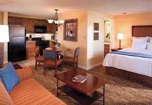 In-room safe, desk, iron/ironing board, travel cot - Breckenridge | Mountain Village Stay | Walk to Slopes (Breckenridge)