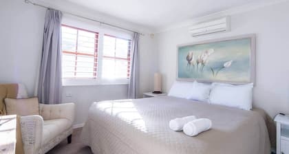 Toowoomba CBD, opposite Queens Park, sleeps 6.