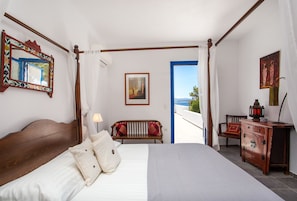 6 bedrooms, iron/ironing board, WiFi, bed sheets