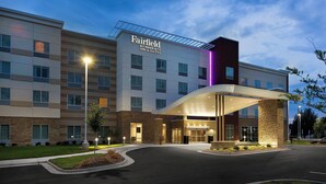 A Fairfield by Marriott Inn & Suites building with a modern design, featuring a large entrance and a covered walkway. - Fairfield Inn & Suites by Marriott Statesville (Statesville)