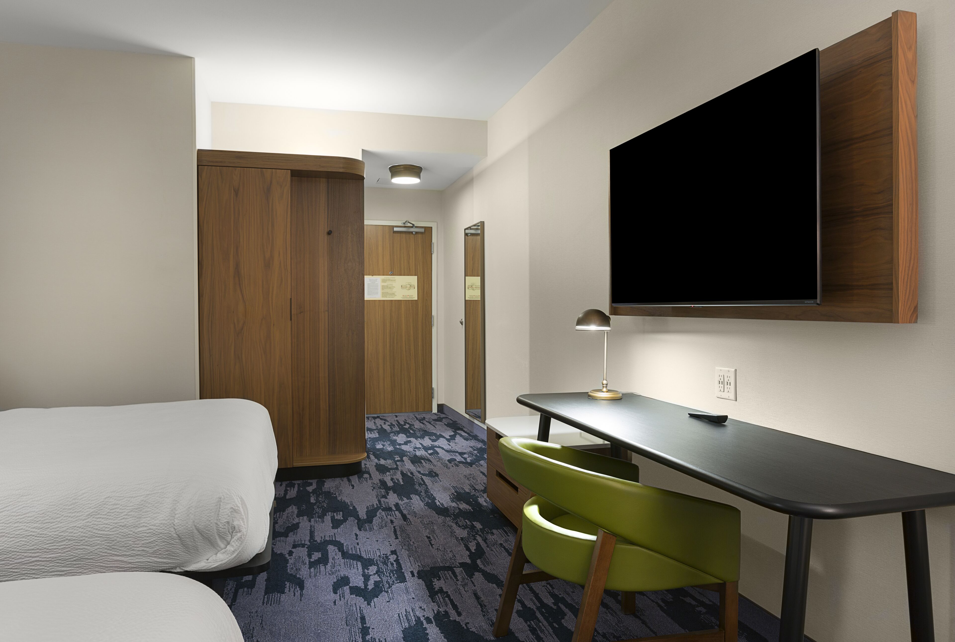 desk, laptop workspace, iron/ironing board, free wifi