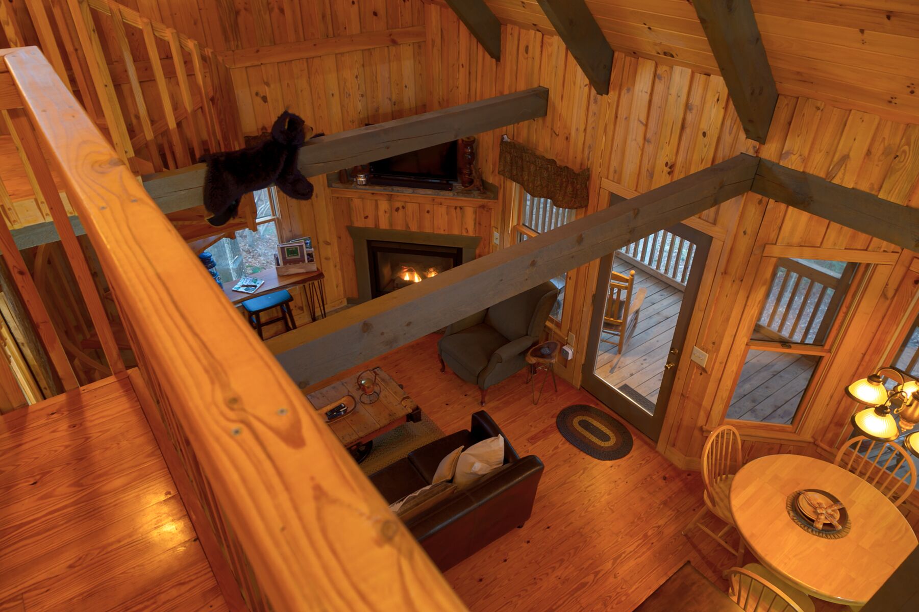 Smart TV, fireplace, books, offices