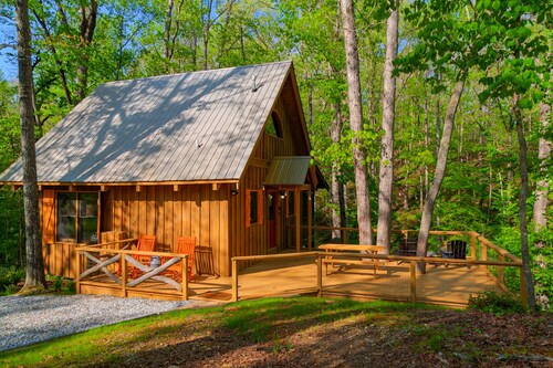 Camp Bell at Twin Rivers - Peaceful Cabin w/Firepit & Outdoor Movie Projector!