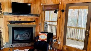 Televisie en een open haard